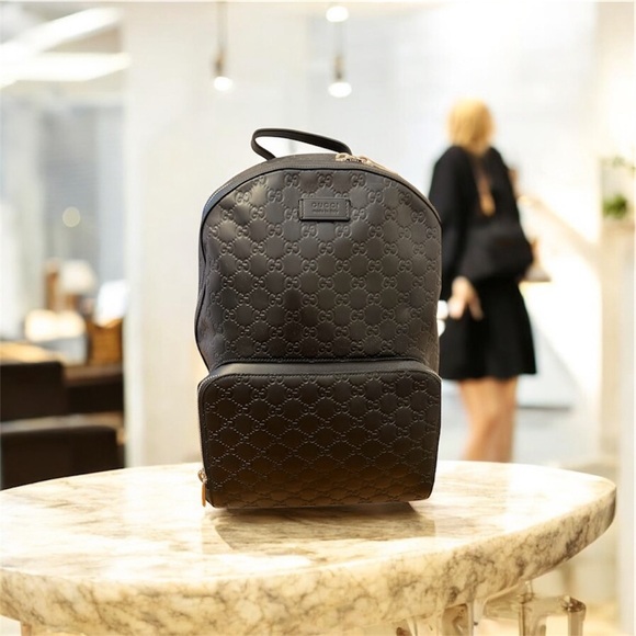 Gucci Signature Backpack GG
Monogram Front Zipper Pocket/ Embossed - Picture 1 of 5